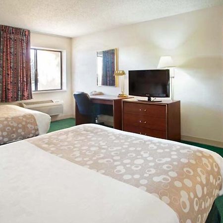 Norwood Inn & Suites Indianapolis East Post Drive ภายนอก รูปภาพ