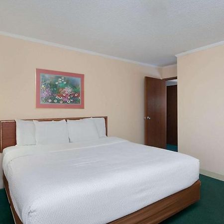 Norwood Inn & Suites Indianapolis East Post Drive ภายนอก รูปภาพ