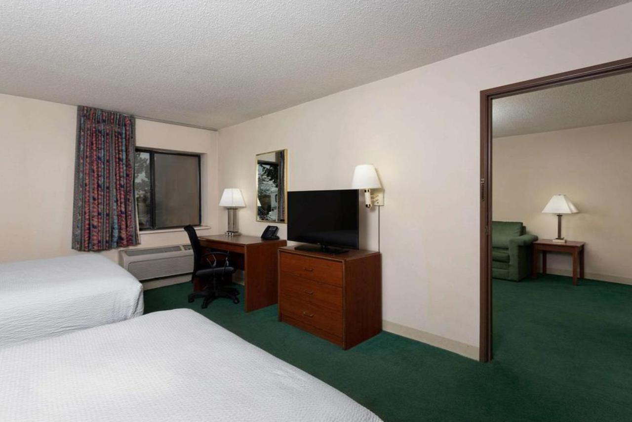 Norwood Inn & Suites Indianapolis East Post Drive ภายนอก รูปภาพ