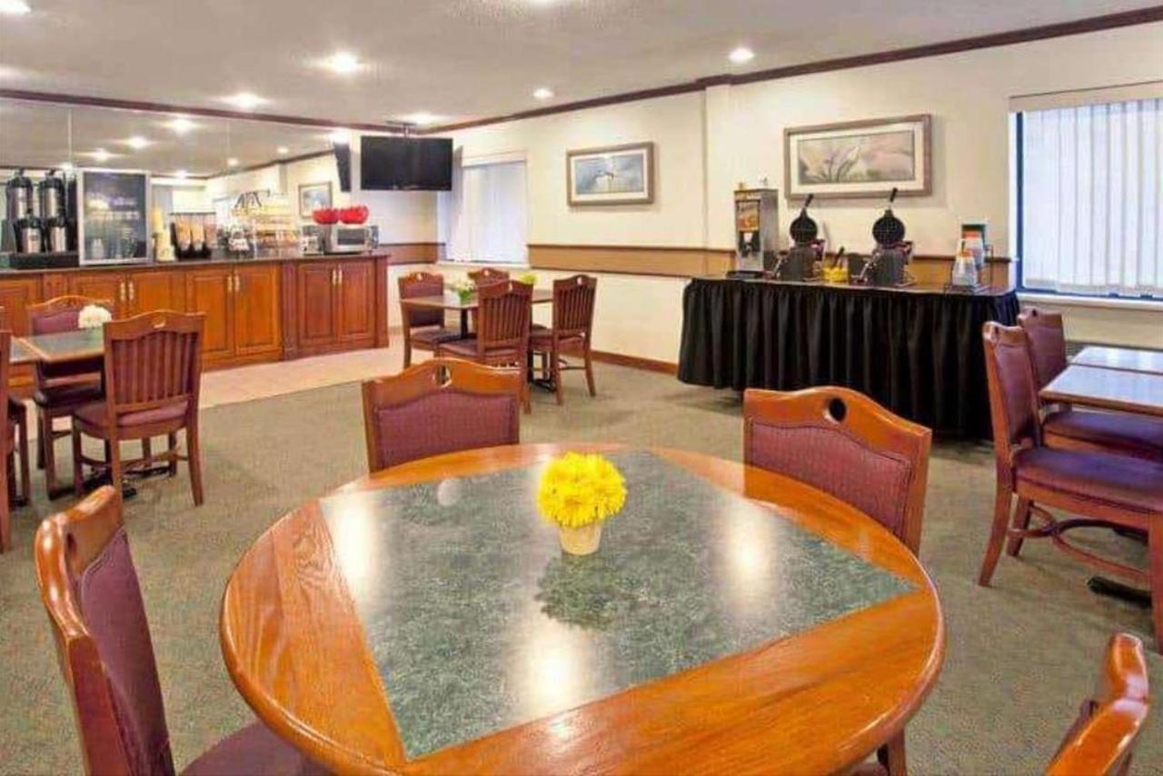 Norwood Inn & Suites Indianapolis East Post Drive ภายนอก รูปภาพ