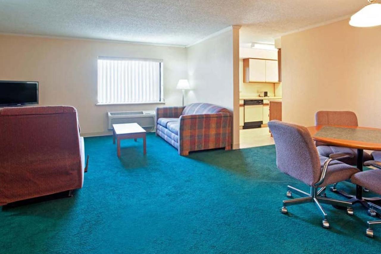Norwood Inn & Suites Indianapolis East Post Drive ภายนอก รูปภาพ