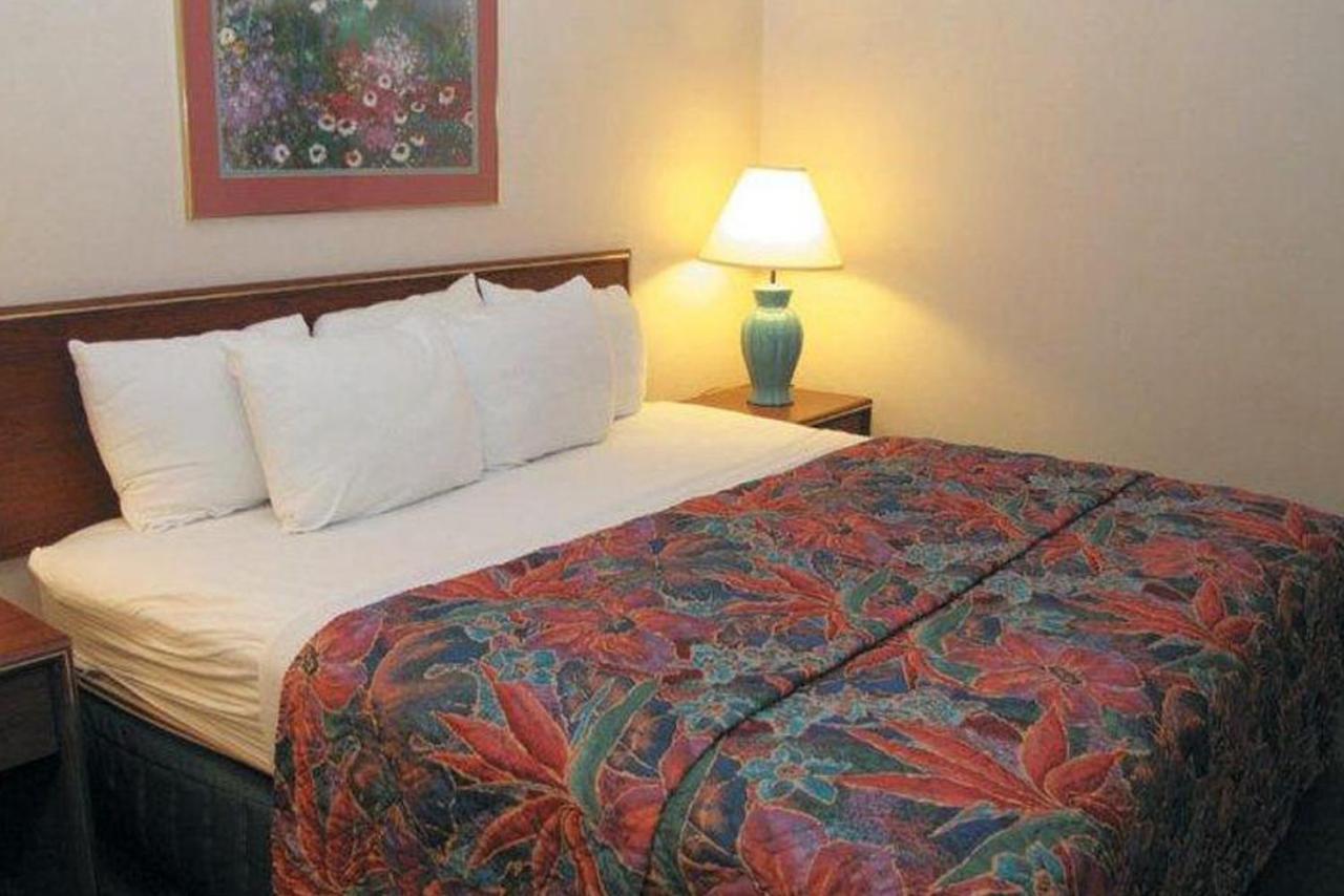 Norwood Inn & Suites Indianapolis East Post Drive ภายนอก รูปภาพ