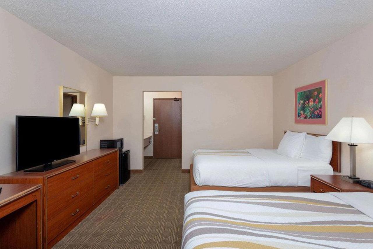 Norwood Inn & Suites Indianapolis East Post Drive ภายนอก รูปภาพ