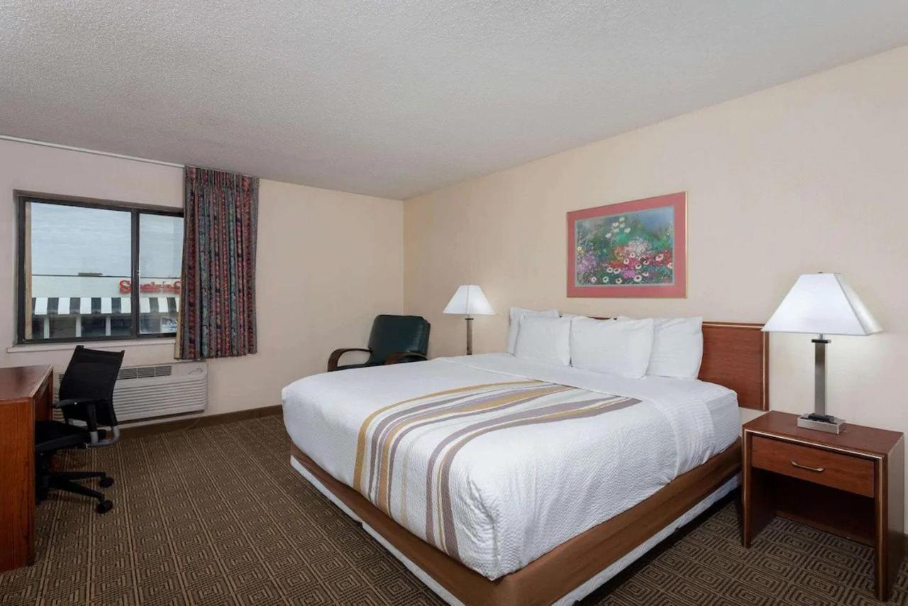 Norwood Inn & Suites Indianapolis East Post Drive ภายนอก รูปภาพ