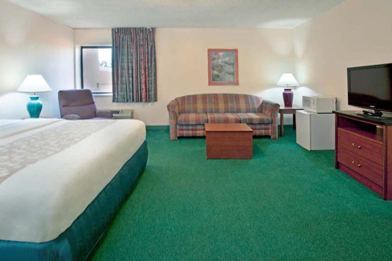 Norwood Inn & Suites Indianapolis East Post Drive ภายนอก รูปภาพ