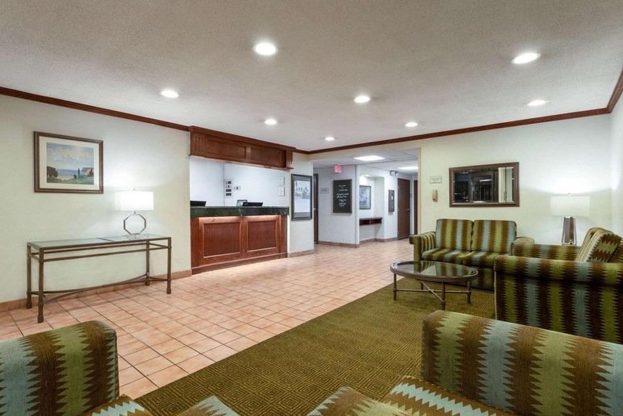 Norwood Inn & Suites Indianapolis East Post Drive ภายนอก รูปภาพ