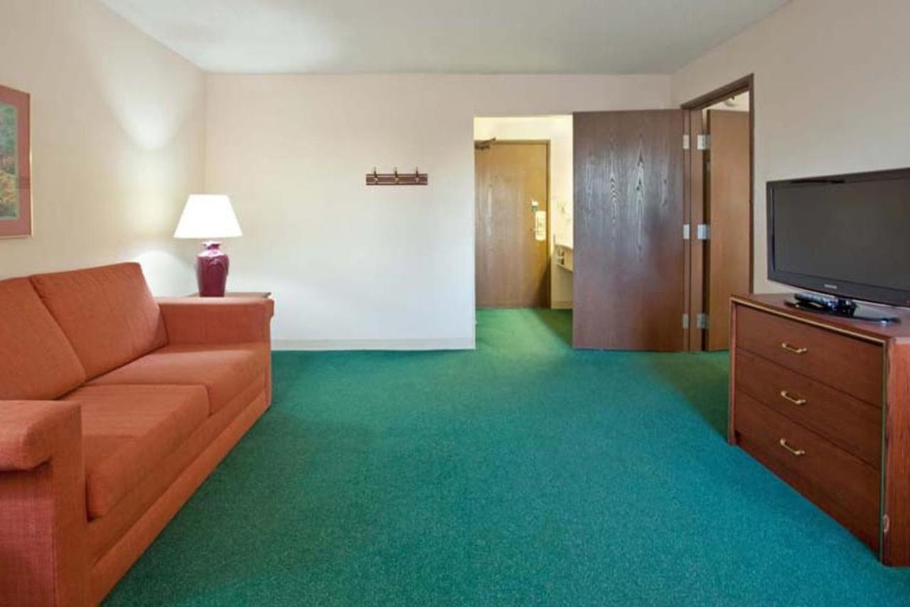 Norwood Inn & Suites Indianapolis East Post Drive ภายนอก รูปภาพ
