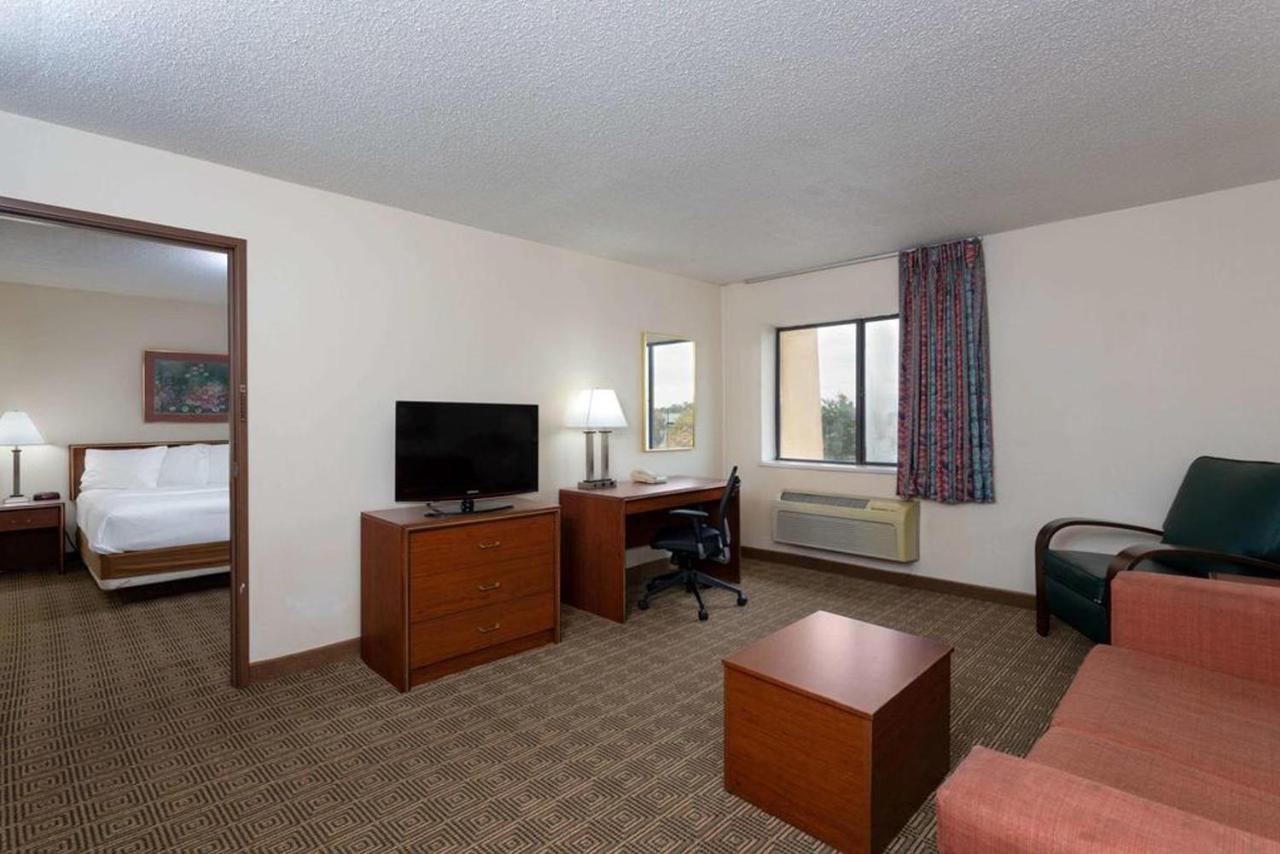 Norwood Inn & Suites Indianapolis East Post Drive ภายนอก รูปภาพ