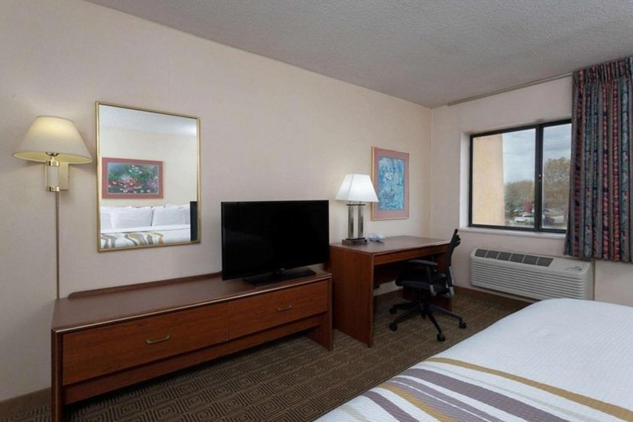 Norwood Inn & Suites Indianapolis East Post Drive ภายนอก รูปภาพ