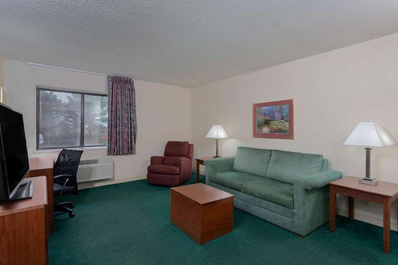 Norwood Inn & Suites Indianapolis East Post Drive ภายนอก รูปภาพ