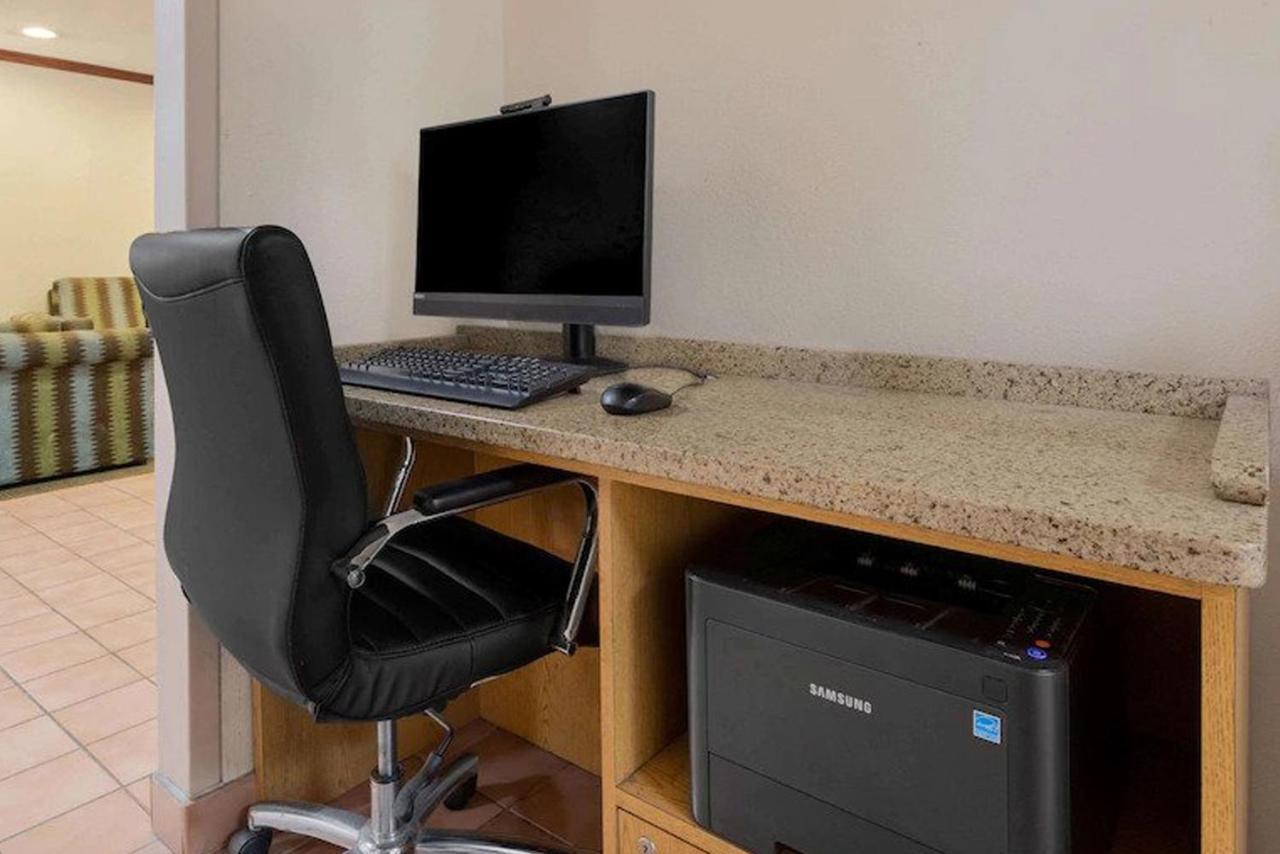 Norwood Inn & Suites Indianapolis East Post Drive ภายนอก รูปภาพ