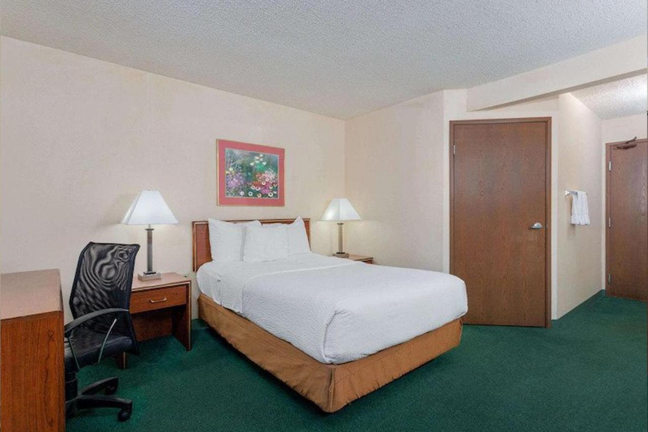 Norwood Inn & Suites Indianapolis East Post Drive ภายนอก รูปภาพ