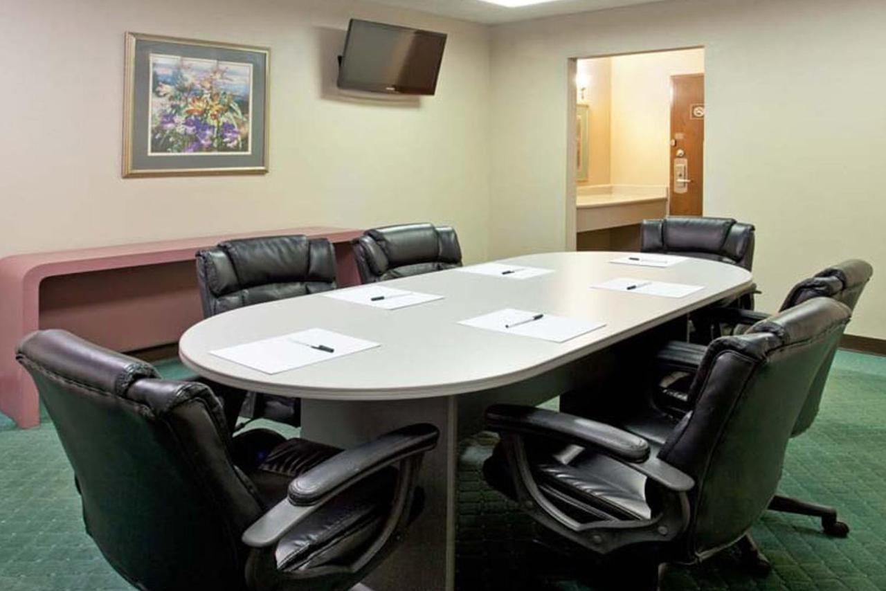 Norwood Inn & Suites Indianapolis East Post Drive ภายนอก รูปภาพ
