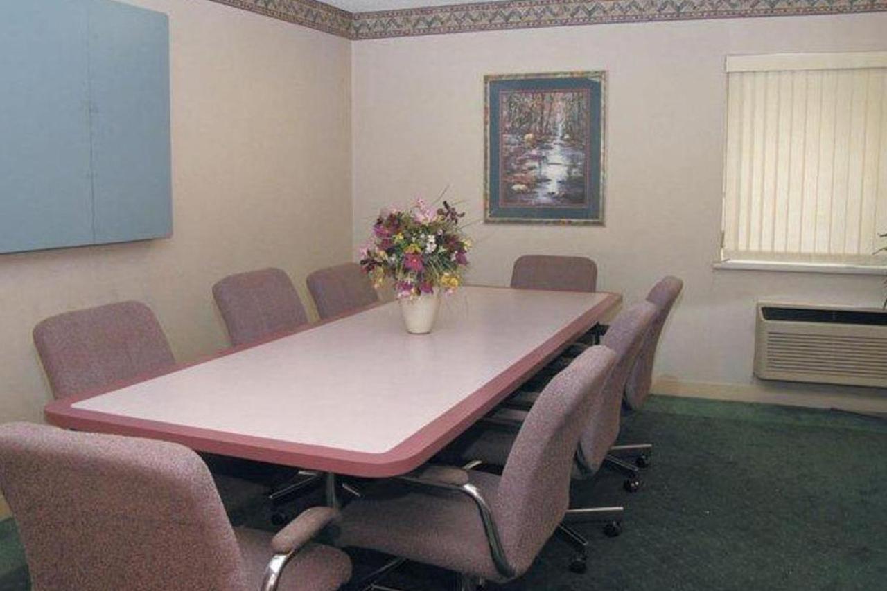 Norwood Inn & Suites Indianapolis East Post Drive ภายนอก รูปภาพ